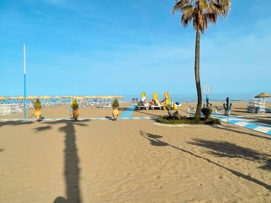 Seafront Apartment With Direct Access To The Beach Torremolinos Eksteriør billede